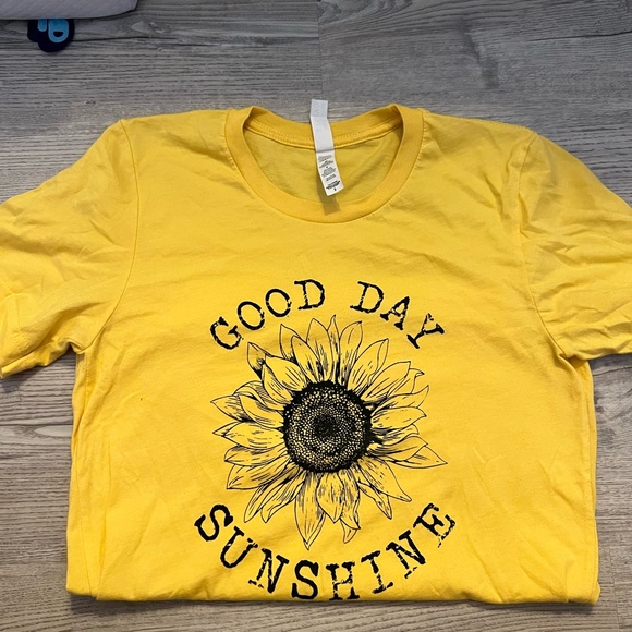 Bella canvas Size small t shirt with sunflower design - Picture 1 of 4